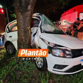 Fotos de Motorista perde o controle e bate na árvore durante forte chuva em Maringá