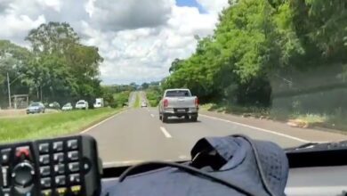 Fotos de PRF apreende em Maringá Hilux com mais de uma tonelada e meia de maconha - Veja o momento da perseguição