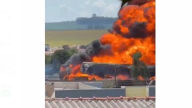 Fotos de VÍDEO: caminhão-tanque explode em acidente e fumaça de incêndio toma conta de rodovia do Paraná