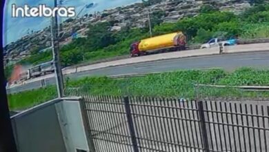 Fotos de Vídeo mostra carreta explodindo após colisão com dois caminhões em Maringá, duas pessoas morreram
