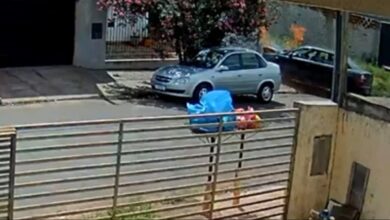 Fotos de Carro pega fogo após motorista com suspeita de embriaguez perde controle e bater com muro em Mandaguaçu