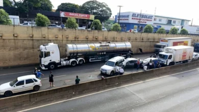 Fotos de Engavetamento deixa BR-376 parcialmente bloqueada