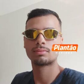 Fotos de Garupa morre e piloto fica em estado grave após moto bater em meio-fio e alambrado em Maringá 