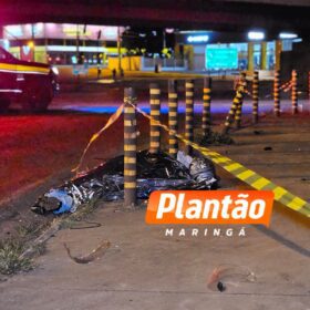Fotos de Garupa morre e piloto fica em estado grave após moto bater em meio-fio e alambrado em Maringá 