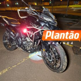 Fotos de Garupa morre e piloto fica em estado grave após moto bater em meio-fio e alambrado em Maringá 