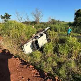 Fotos de Menina de 13 anos morre após capotamento na BR-317 