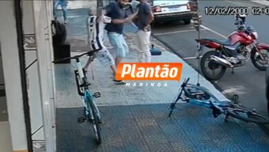 Fotos de Vídeo mostra comerciante sendo morto a facadas por criminosos após desentendimento por venda de celular em Sarandi