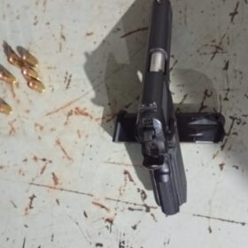 Fotos de Homem é preso com arma de fogo após ameaçar frequentadores em boate de Sarandi