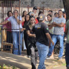 Fotos de Jovem é executado durante a madrugada a tiros dentro de casa