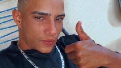Fotos de Jovem é executado durante a madrugada a tiros dentro de casa