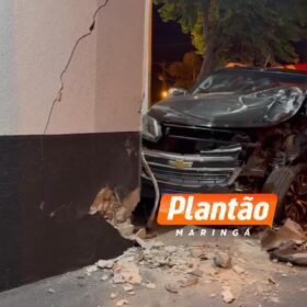 Motorista passa mal, perde o controle da caminhonete e bate contra panificadora em Sarandi; veja o flagrante Foto 1 Fotos de Motorista passa mal, perde o controle da caminhonete e bate contra panificadora em Sarandi; veja o flagrante