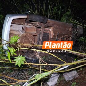 Motorista perde o controle e capota carro em Sarandi; vítima foi encaminhada ao hospital Foto 1 Fotos de Motorista perde o controle e capota carro em Sarandi; vítima foi encaminhada ao hospital