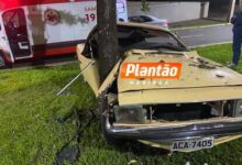 Fotos de Motorista sem habilitação perde controle e bate opala contra árvore em Maringá