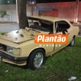Motorista sem habilitação perde controle e bate opala contra árvore em Maringá Foto 1 Fotos de Motorista sem habilitação perde controle e bate opala contra árvore em Maringá