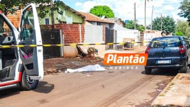 Fotos de Mulher é morta a facadas após briga com outra mulher em plena luz do dia