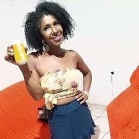 Fotos de Mulher é morta pela amiga com facada nas costas após discussão
