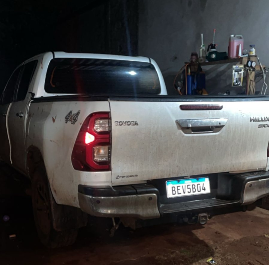 Fotos de Câmera registra criminoso roubando Hilux em Maringá