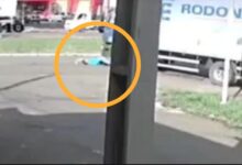 Fotos de Vídeo mostra idosa de 80 anos sendo atropelada por caminhão