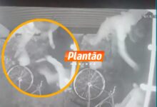 Fotos de Vídeo mostra mulher sendo brutalmente agredida e esfaqueada em Sarandi