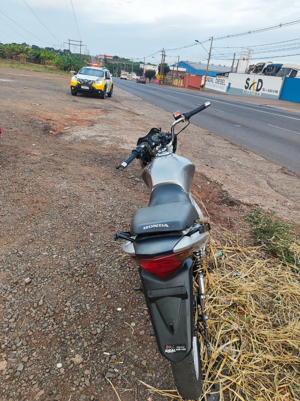 Adolescente empina moto, foge da PM e sofre queda durante perseguição em Maringá; vídeo mostra a perseguição Foto 1 Fotos de Adolescente empina moto, foge da PM e sofre queda durante perseguição em Maringá; vídeo mostra a perseguição