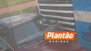 Fotos de Carro é arrastado por carreta em cruzamento no Contorno Sul, em Maringá