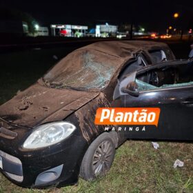 Carro fica destruído após capotamento em Maringá Foto 3 Fotos de Carro fica destruído após capotamento em Maringá