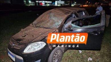 Fotos de Carro fica destruído após capotamento em Maringá