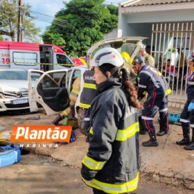 Fotos de Casal fica preso às ferragens após colisão em Maringá, o acidente foi registrado por uma câmera de segurança