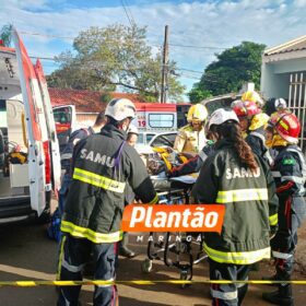 Fotos de Casal fica preso às ferragens após colisão em Maringá, o acidente foi registrado por uma câmera de segurança