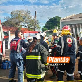Fotos de Casal fica preso às ferragens após colisão em Maringá, o acidente foi registrado por uma câmera de segurança