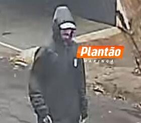 Fotos de Criminosos invadem residência em Sarandi, roubam moto e fazem compras com cartão da vítima