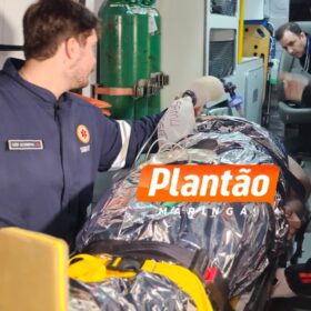 Fotos de Dois jovens ficam feridos após acidente entre moto elétrica e ônibus em Maringá; um deles em estado gravíssimo