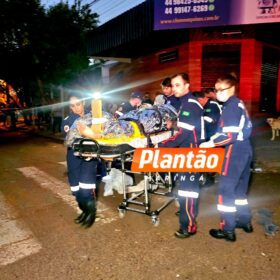 Fotos de Dois jovens ficam feridos após acidente entre moto elétrica e ônibus em Maringá; um deles em estado gravíssimo
