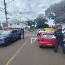 Fotos de GCM de Maringá recupera veículo furtado e prende três suspeitos após perseguição