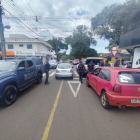 Fotos de GCM de Maringá recupera veículo furtado e prende três suspeitos após perseguição