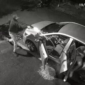 Fotos de Homem é executado a tiros em Sarandi; câmeras registram ação criminosa