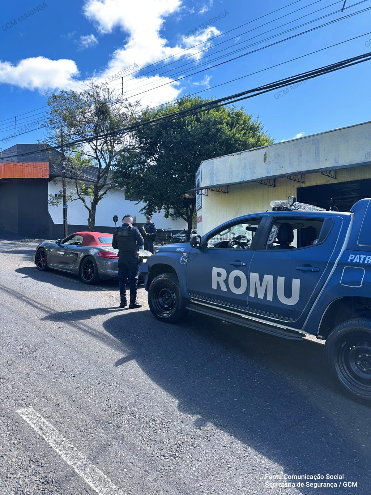 Fotos de PORSCHE com mais de 20 mil reais em impostos atrasados é apreendida após manobras perigosas na frente da Romu em Maringá 