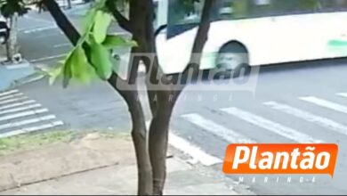 Fotos de Câmera de segurança registra acidente envolvendo moto elétrica e ônibus da TCCC em Maringá