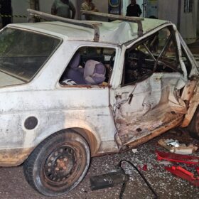 Fotos de Caminhão invade preferencial e provoca grave acidente em Maringá