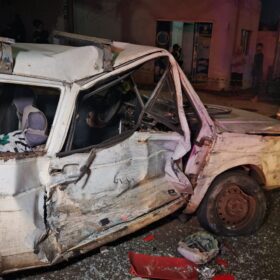 Fotos de Caminhão invade preferencial e provoca grave acidente em Maringá