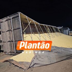 Carreta tomba após ser fechada por outro veículo no Contorno Sul de Maringá Foto 5 Fotos de Carreta tomba após ser fechada por outro veículo no Contorno Sul de Maringá