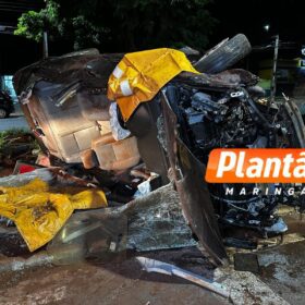Carro capota e motorista é intubado após grave acidente em Maringá Foto 4 Fotos de Carro capota e motorista é intubado após grave acidente em Maringá