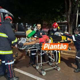 Carro capota e motorista é intubado após grave acidente em Maringá Foto 6 Fotos de Carro capota e motorista é intubado após grave acidente em Maringá