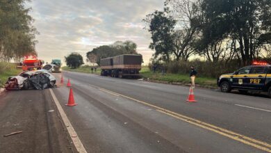 Fotos de Colisão frontal entre carreta e carro mata dois jovens na rodovia BR-376