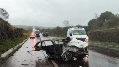 Fotos de Duas pessoas morrem após carro partir ao meio em acidente na BR-277