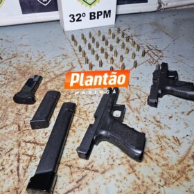 Dupla é presa com pistolas 9 mm durante patrulhamento da PM em Sarandi Foto 2 Fotos de Dupla é presa com pistolas 9 mm durante patrulhamento da PM em Sarandi