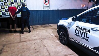 Fotos de GCM de Maringá prende homem por descumprimento de medida protetiva