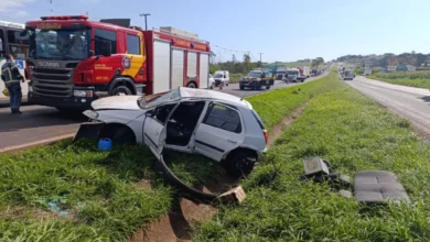 Fotos de Idoso de 87 anos é socorrido em estado grave após capotar carro na BR-376, em Maringá