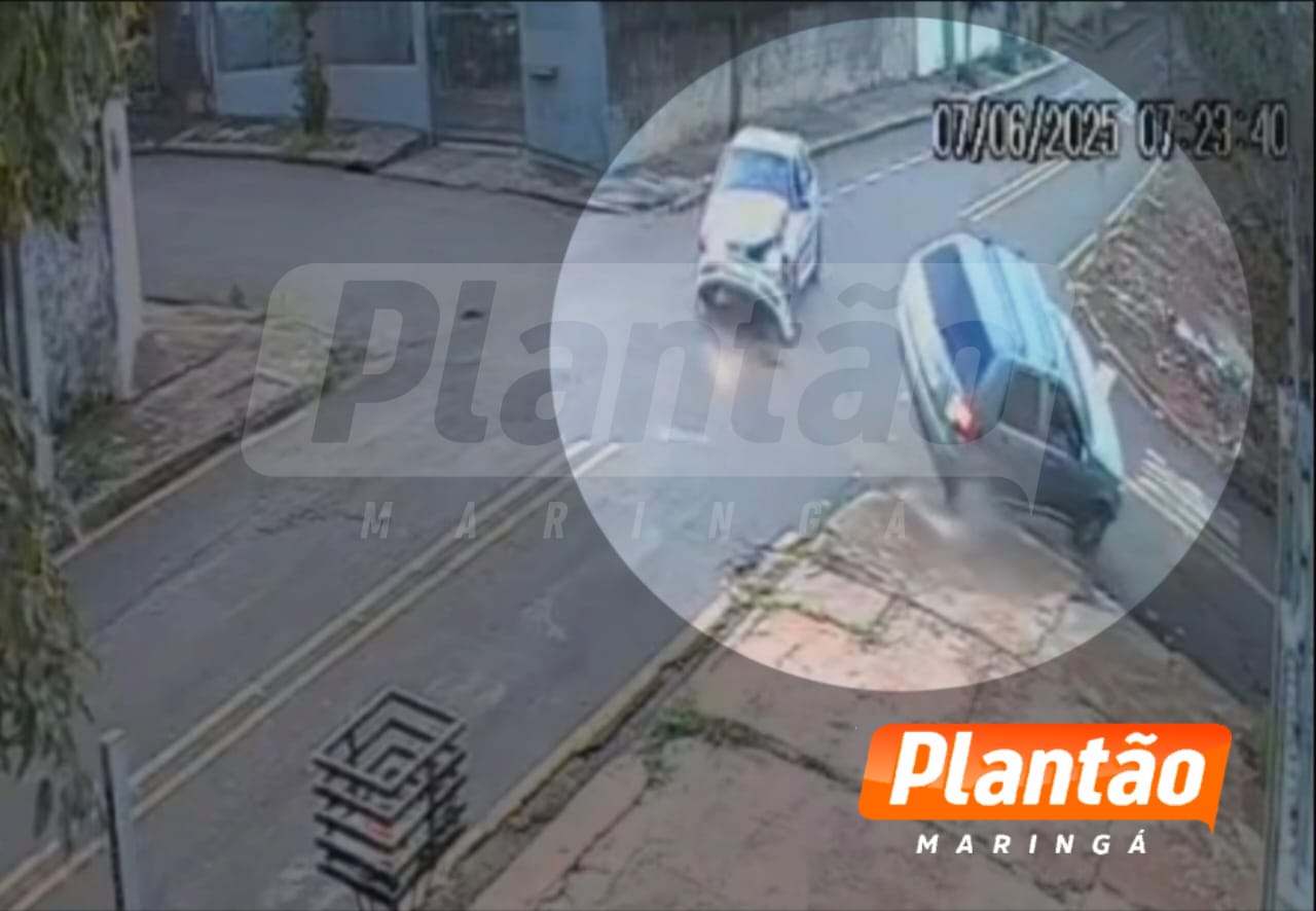 Imagens mostram carro capotando após colisão em Maringá Foto 1 Fotos de Imagens mostram carro capotando após colisão em Maringá