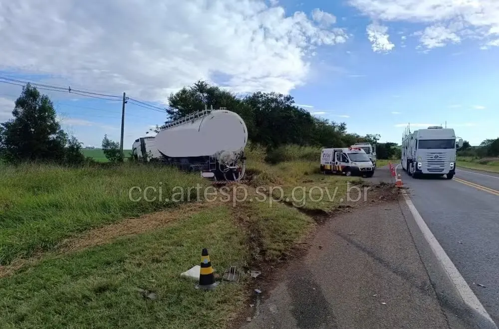 Fotos de Morador de Maringá morre em acidente envolvendo carretas na SP-258